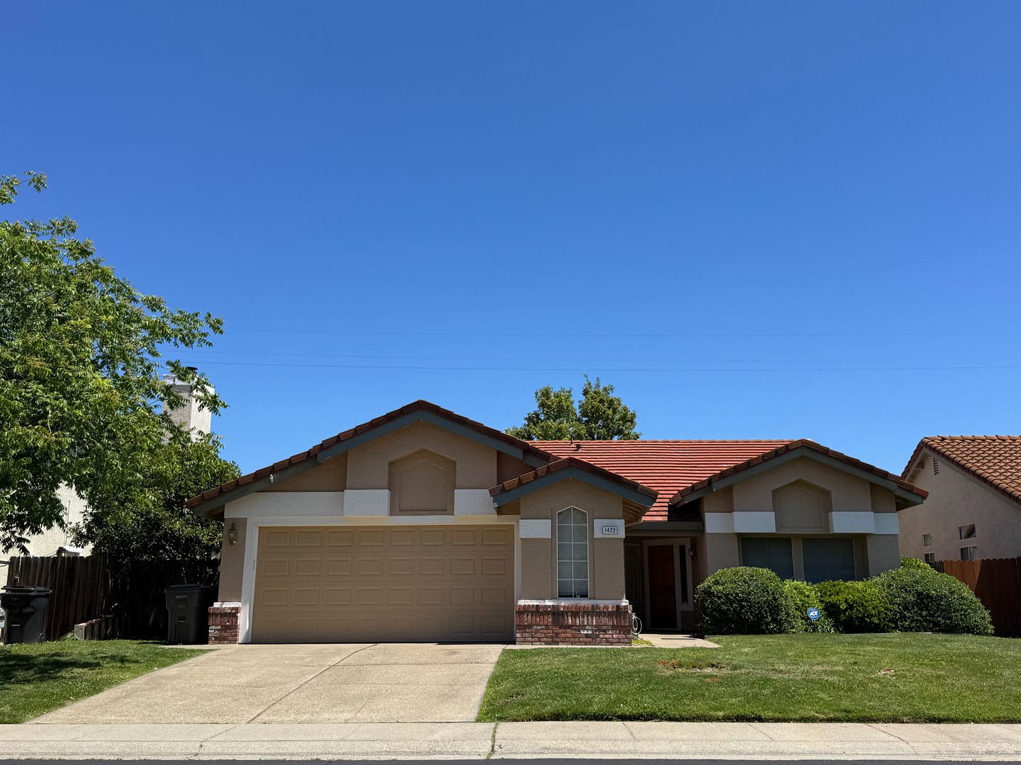 Charming Roseville home with LVP flooring! – photo 1