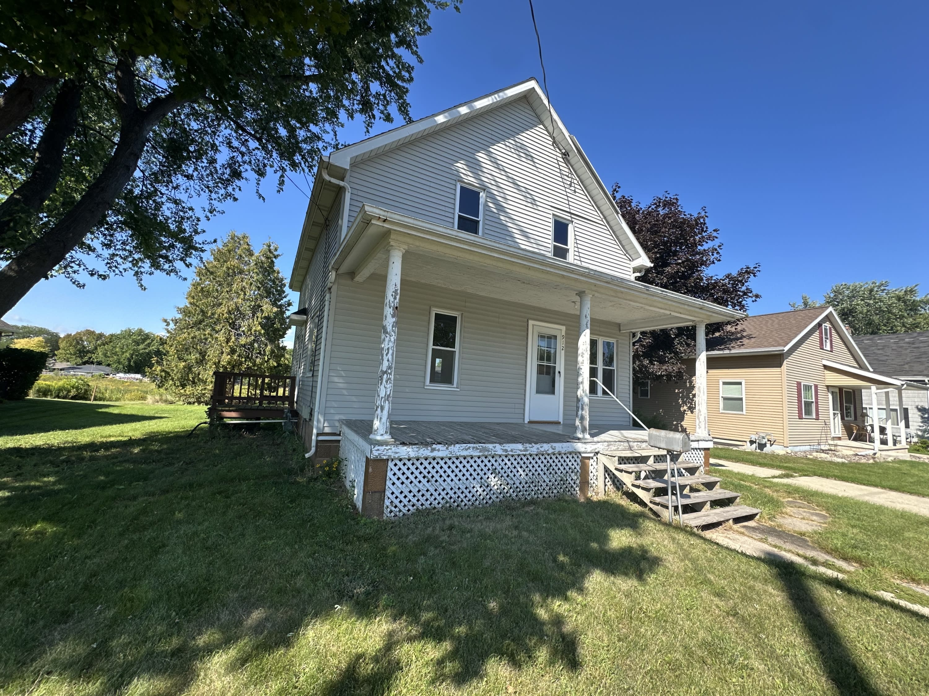 912 East Lincoln Avenue – photo 1 of 15