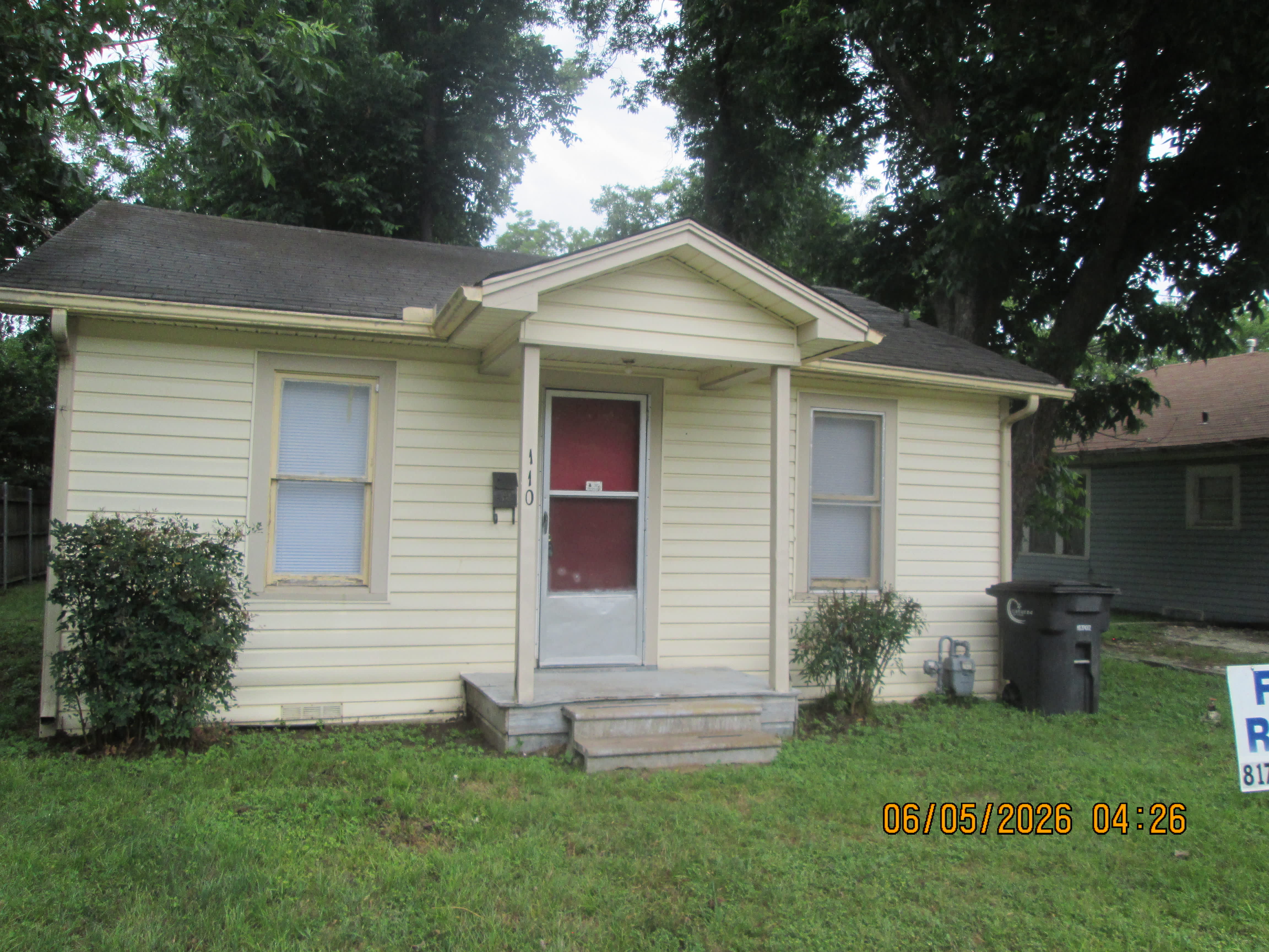 110 E Lone Star St – photo 1 of 148