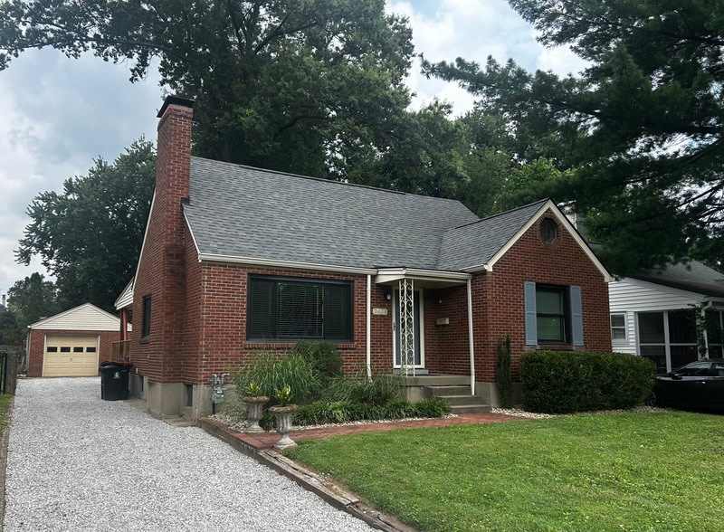 2421 Clarendon Avenue – photo 1
