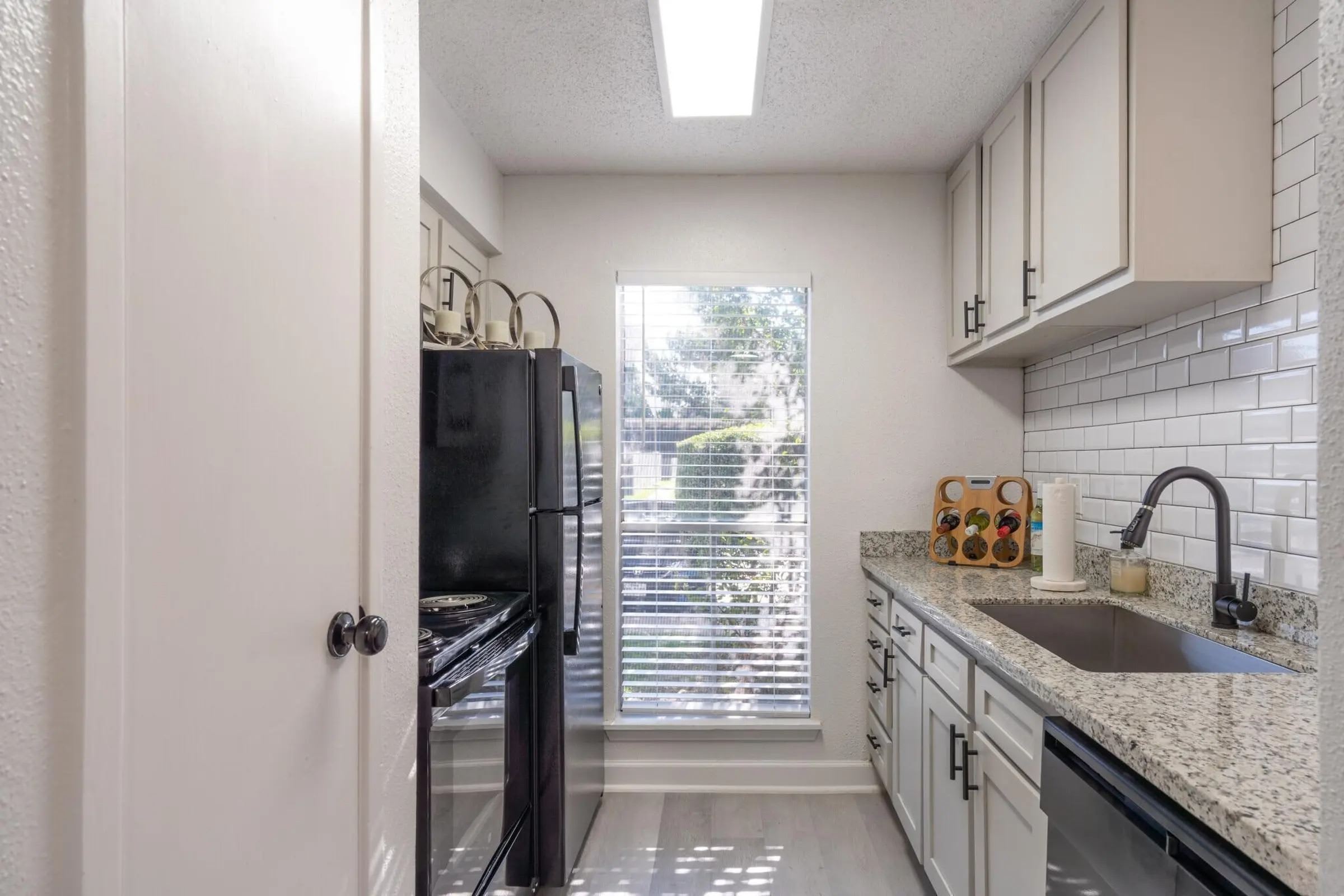 Skylar Pointe – photo 1