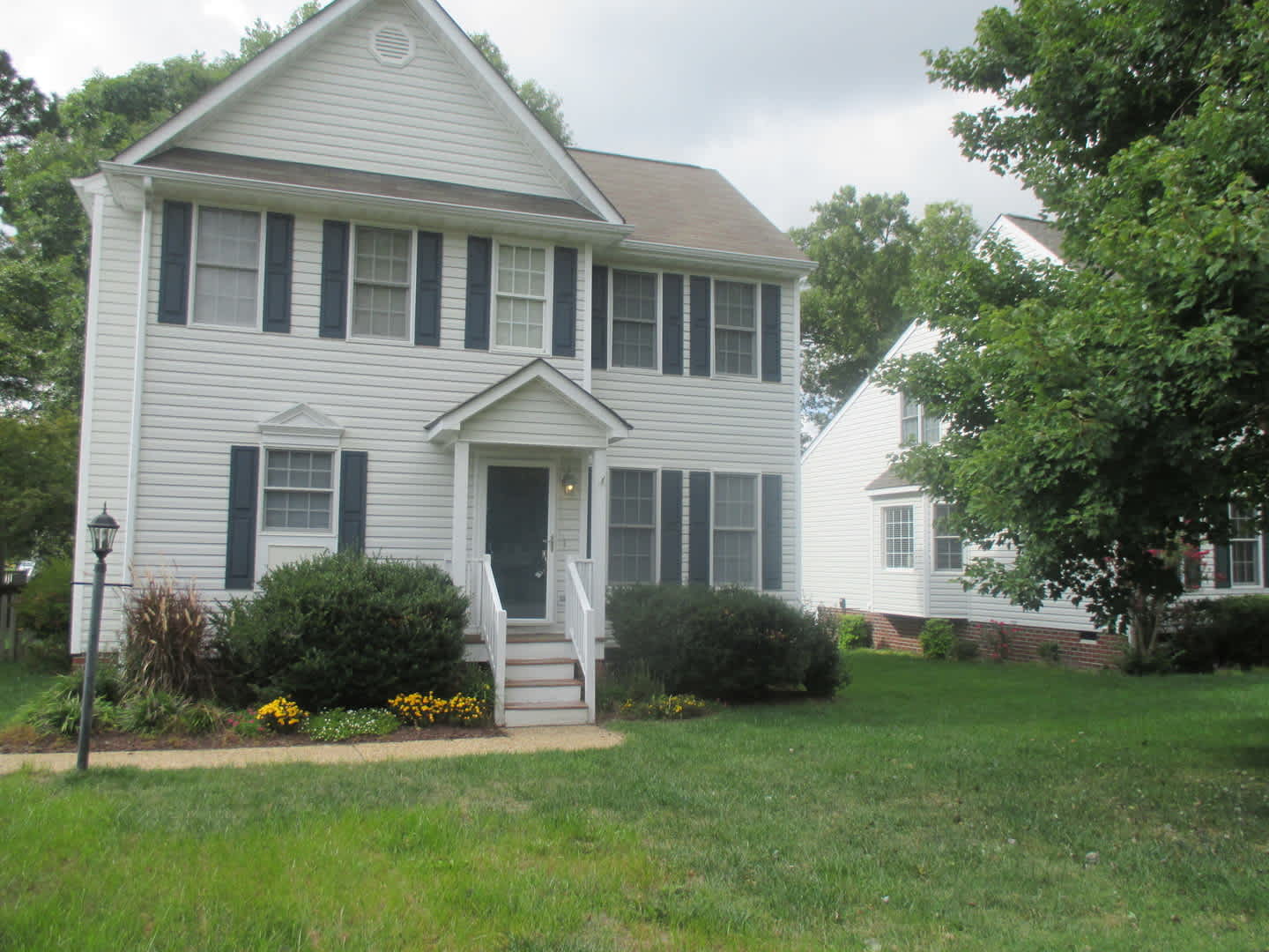 Stunning Colonial in Avery Green(Twin Hickory) Available for Immediate Occupancy!! – photo 1 of 17