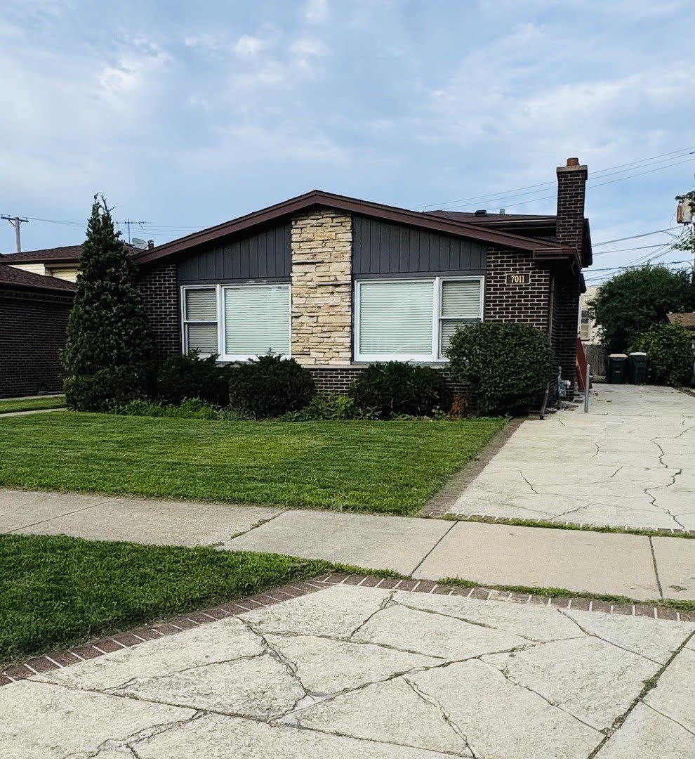 7011 N Hamlin Avenue – photo 1 of 18