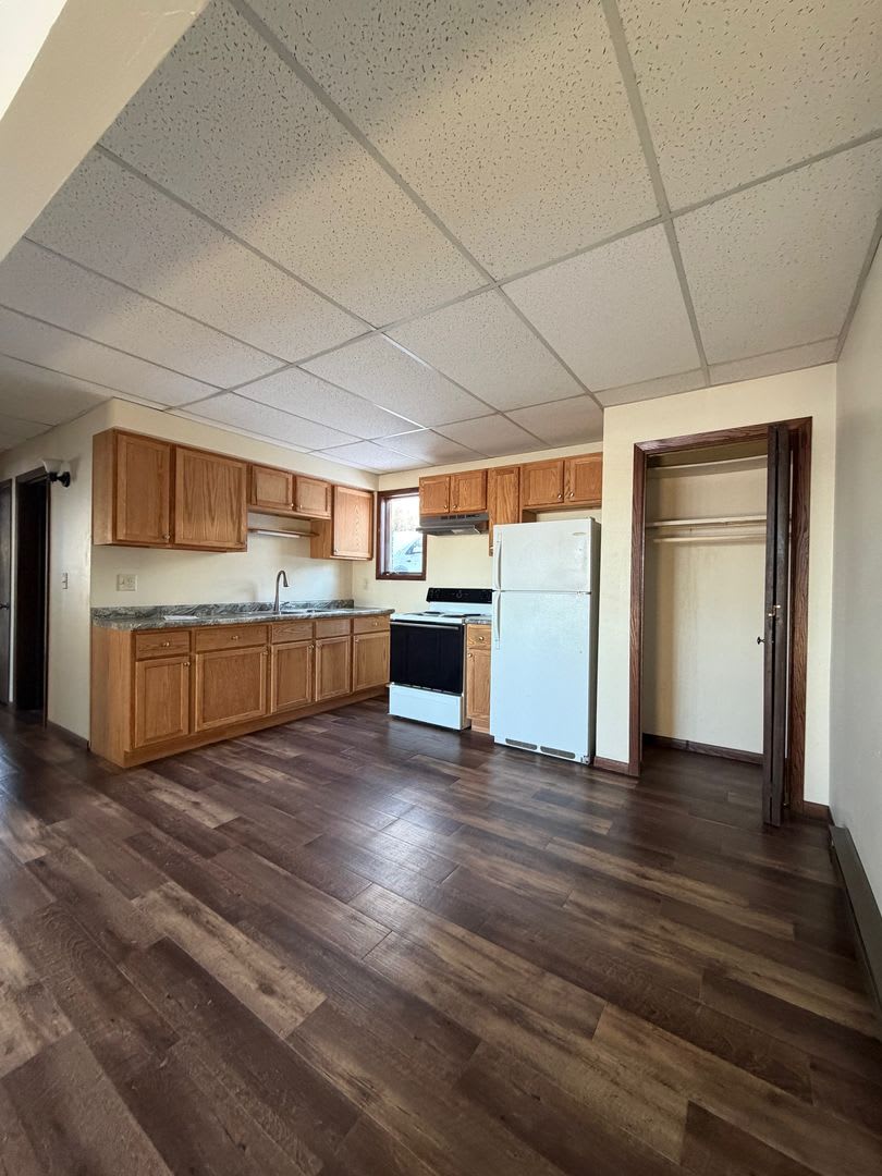 525 E Park – photo 1 of 9