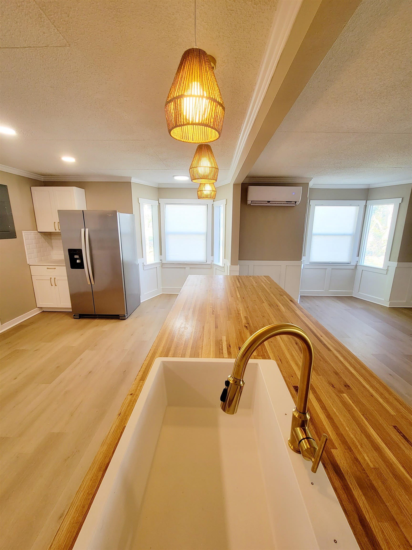 1106 E Veterans Drive – photo 1 of 23