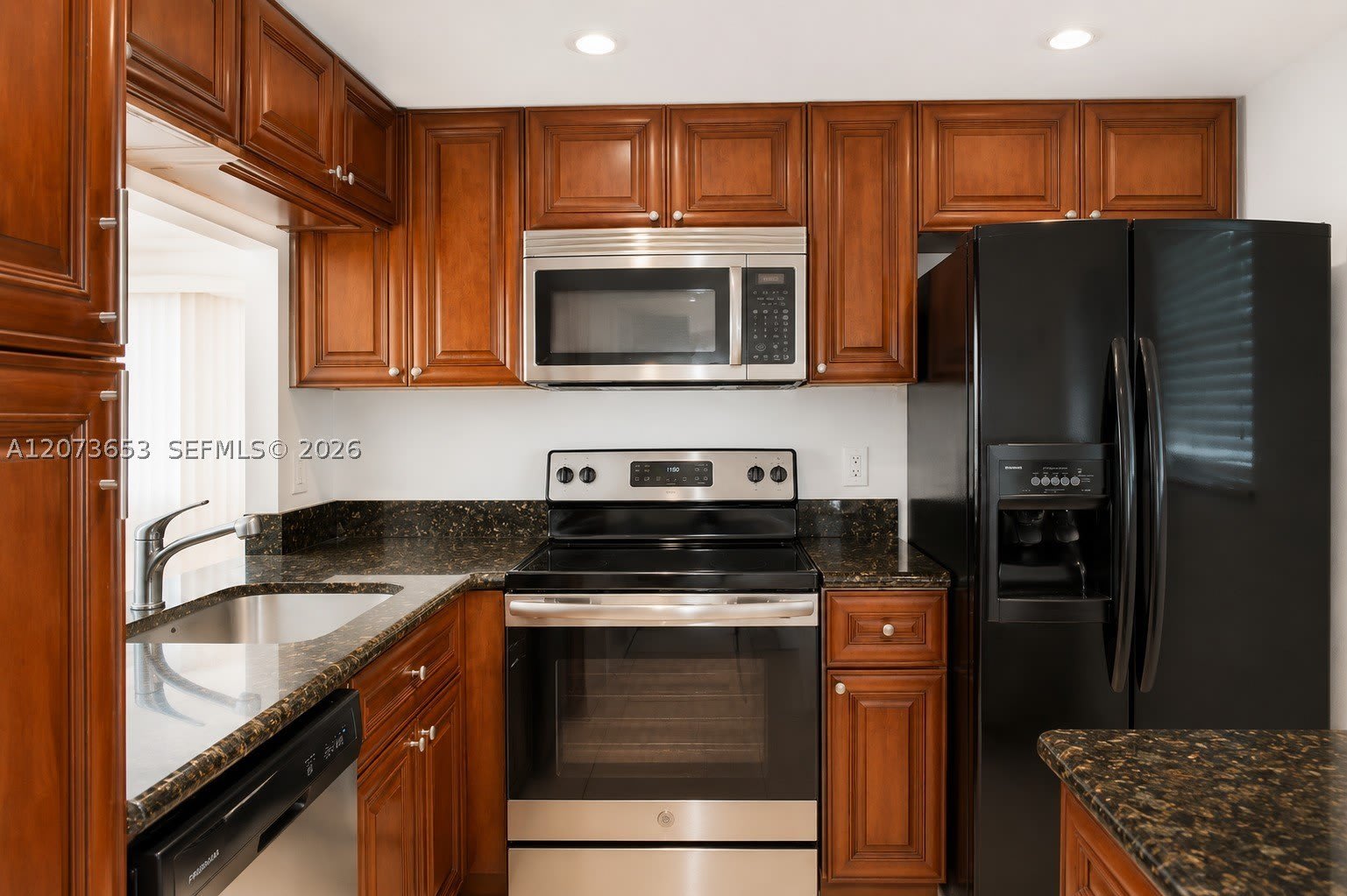 9230 Lagoon Pl – photo 1