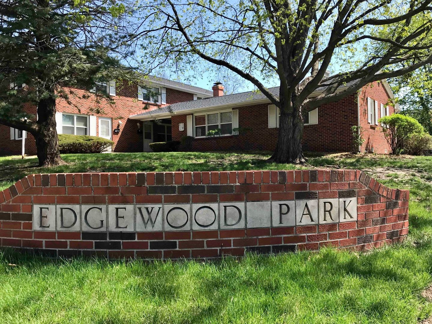 1828 Douglas Ave. – photo 1