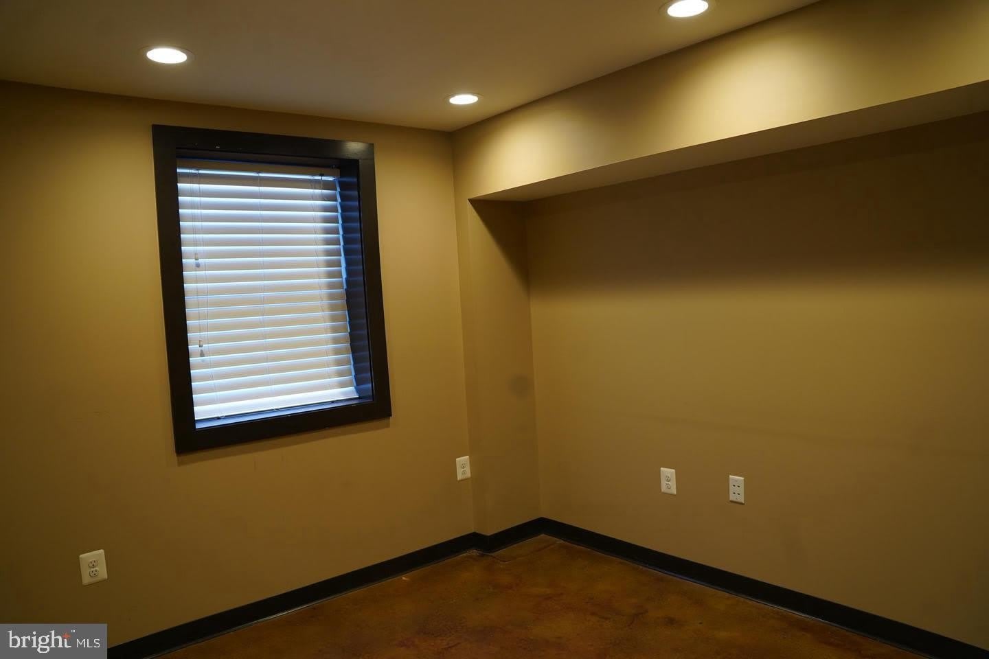 7595 MARTINSBURG PIKE – photo 1 of 38