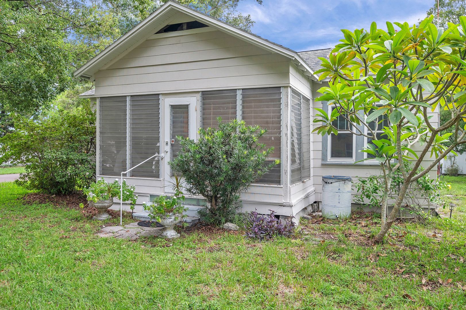 Charming Historic Gulfport Bungalow Near Downtown – photo 1 of 35