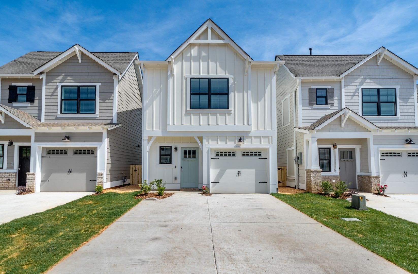 3 Bedroom Home With Spacious Garage – photo 1
