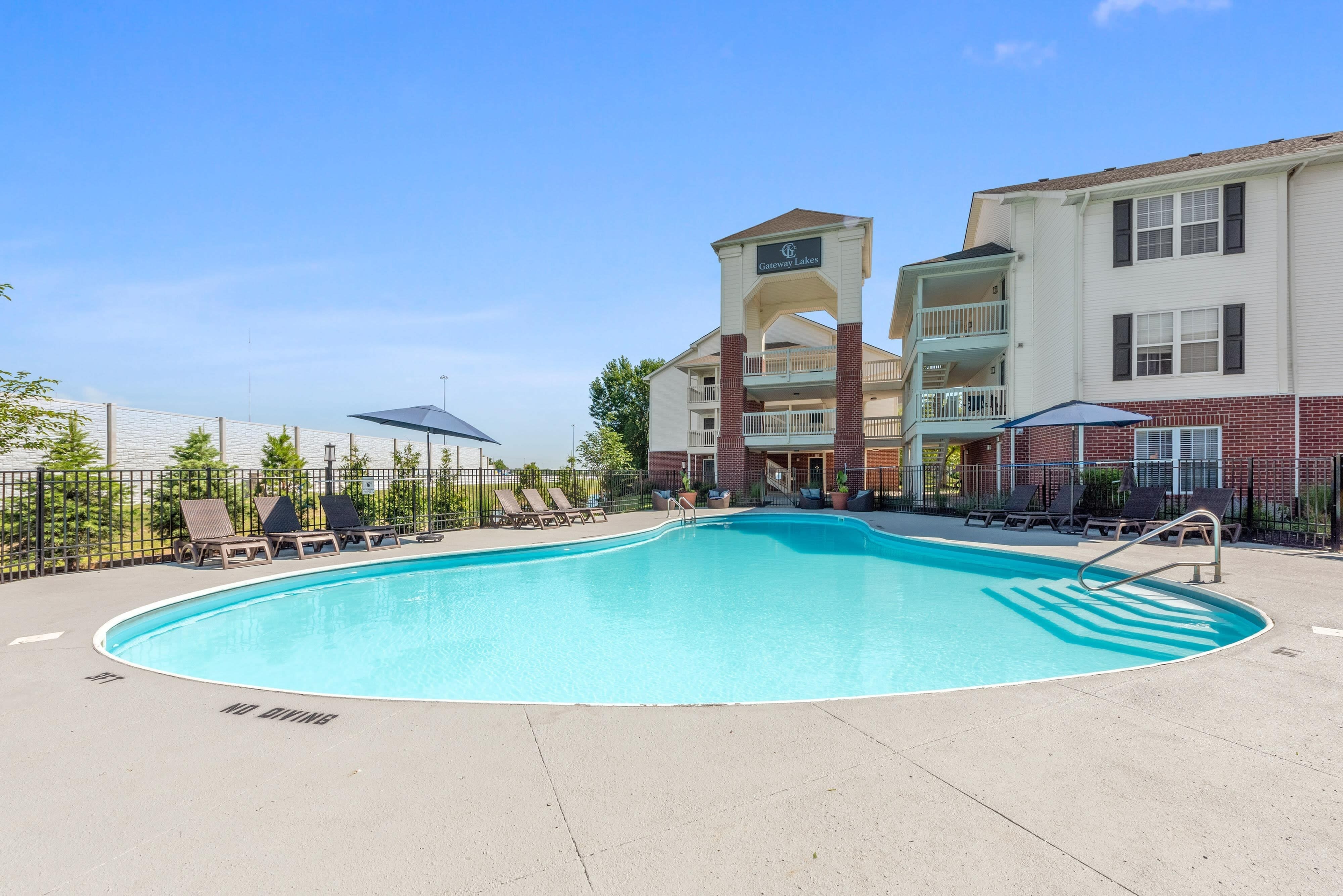 Gateway Lakes – photo 1