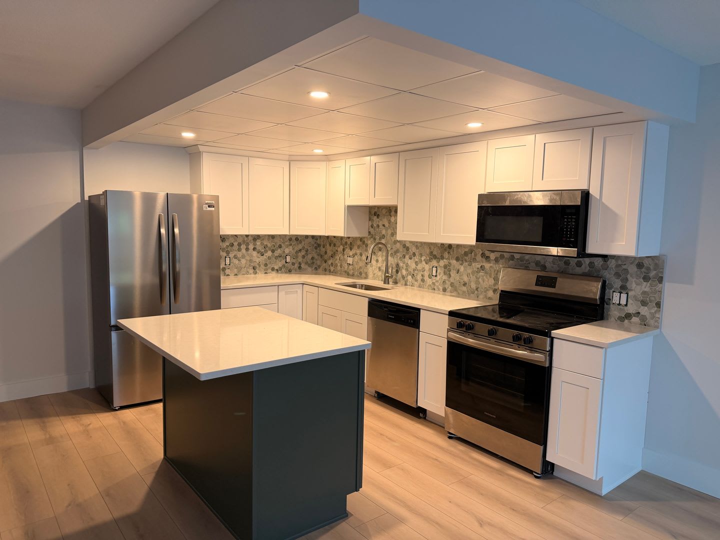 2 400 2Bd 1Ba Kings Wood Condo Parking Included Pool Available 8 22 – photo 1 of 19