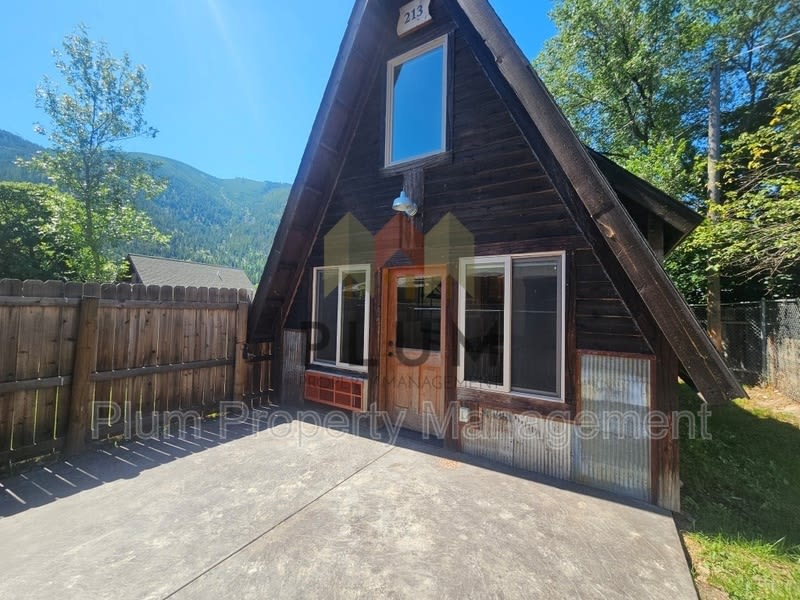 213 Sommers Street, Unit #1 (A-Frame) – photo 1 of 16