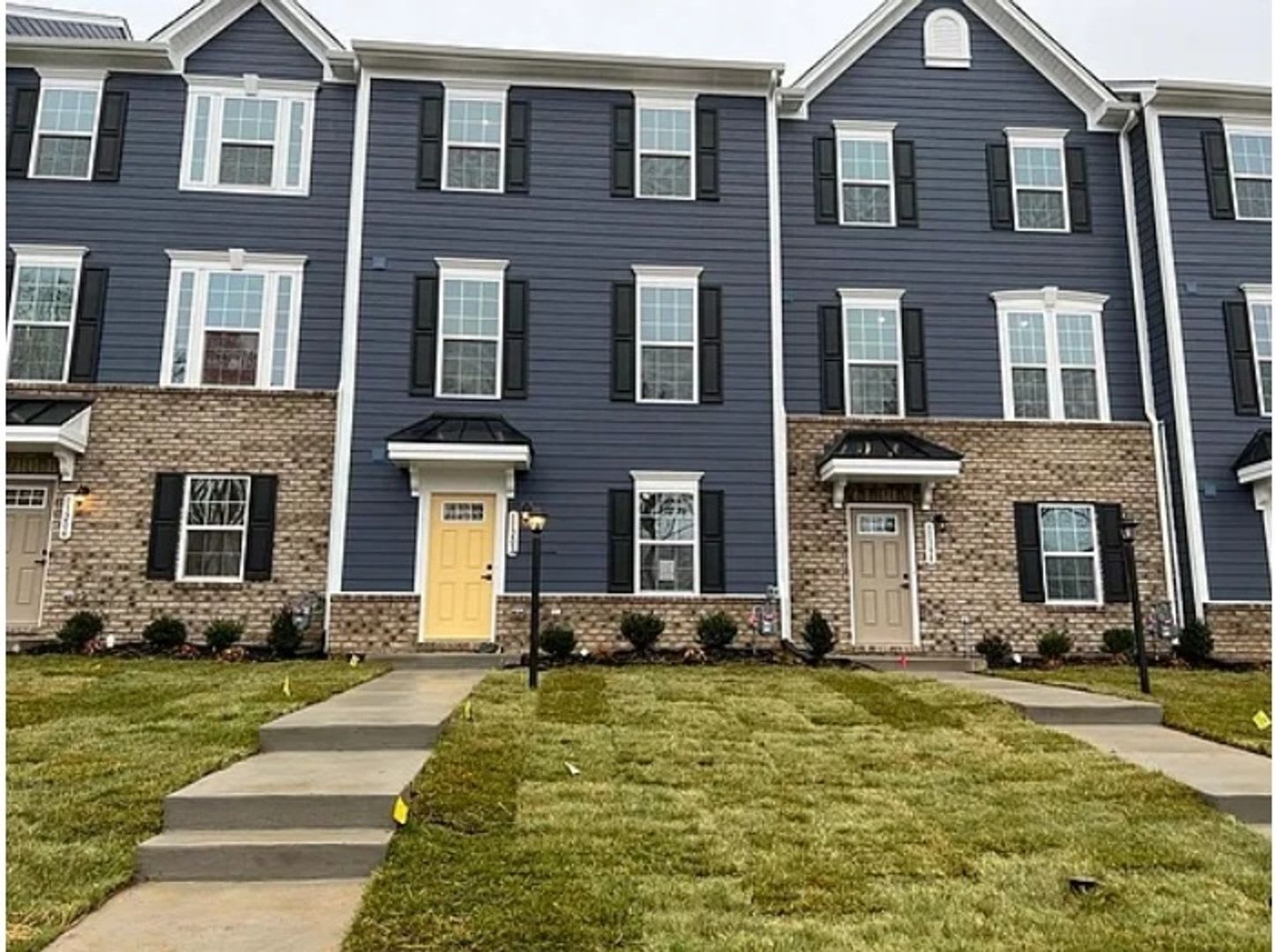 Charming 3BR Townhome in Ashland – photo 1 of 16