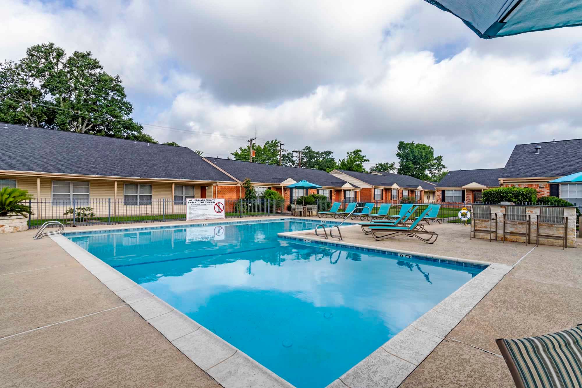 Willow Oaks Apartments – photo 1