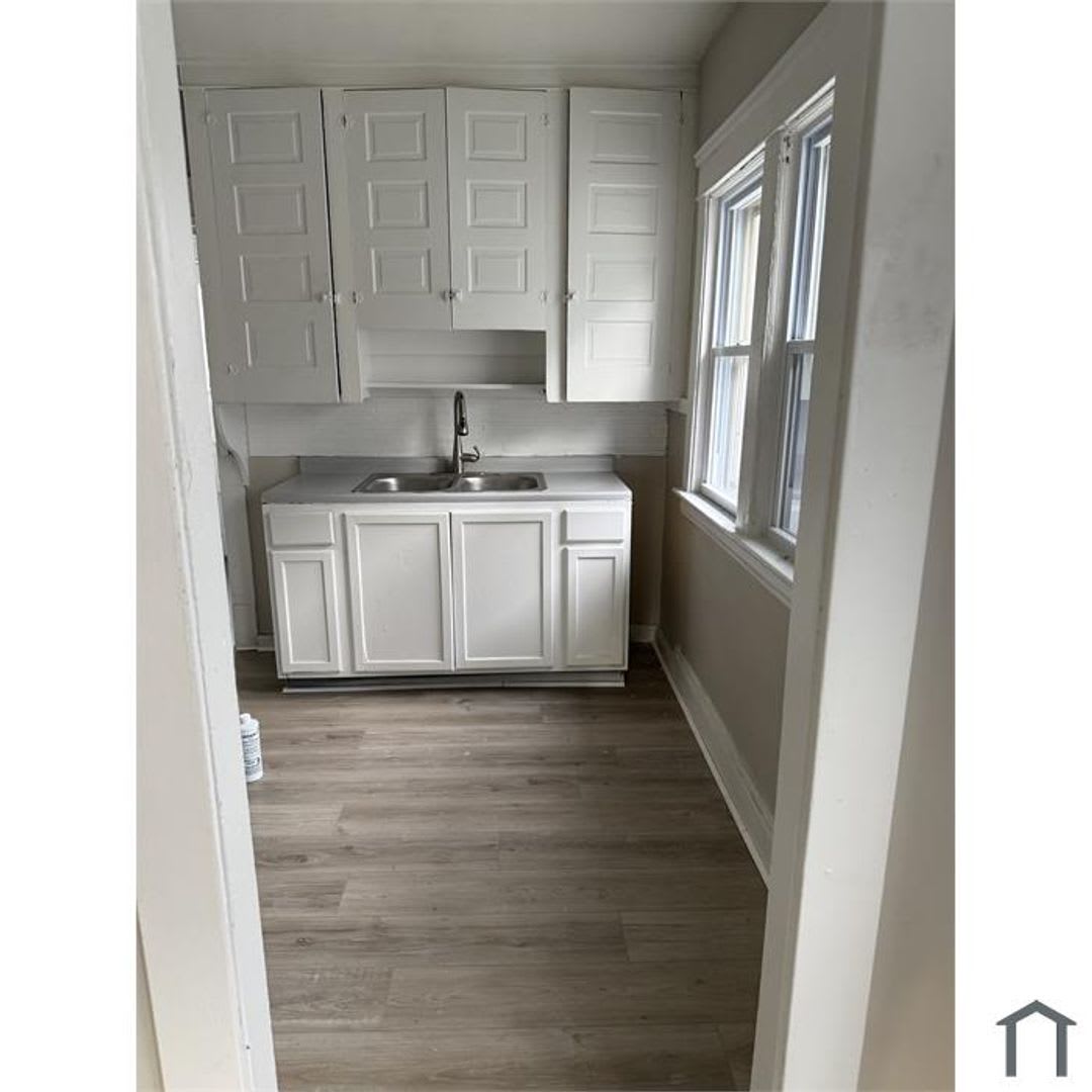 11903 Fairport Ave – photo 1