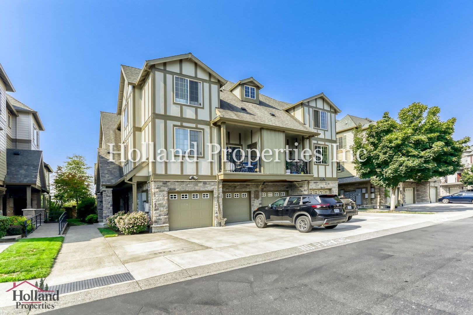 Stylish Single-Level Living with Green-Space Views & Resort-Style Amenities – photo 1