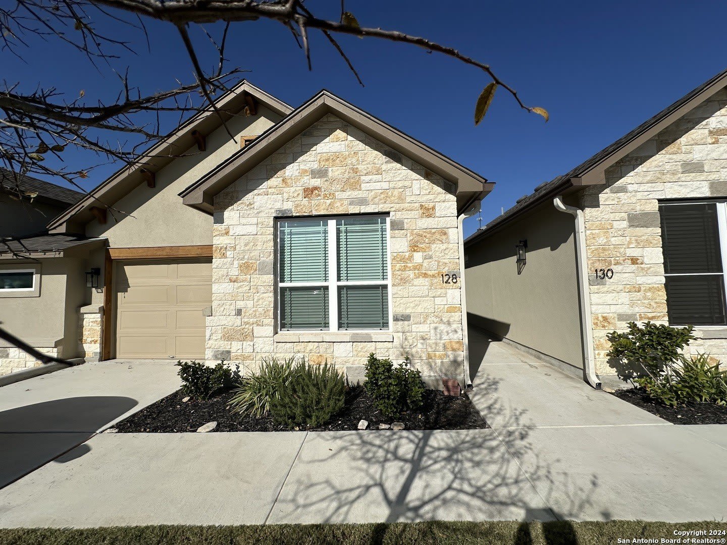 128 MAGNOLIA CIR – photo 1 of 17