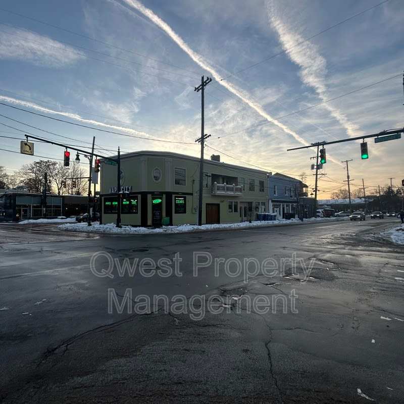 975 Cherry St. SE – photo 1
