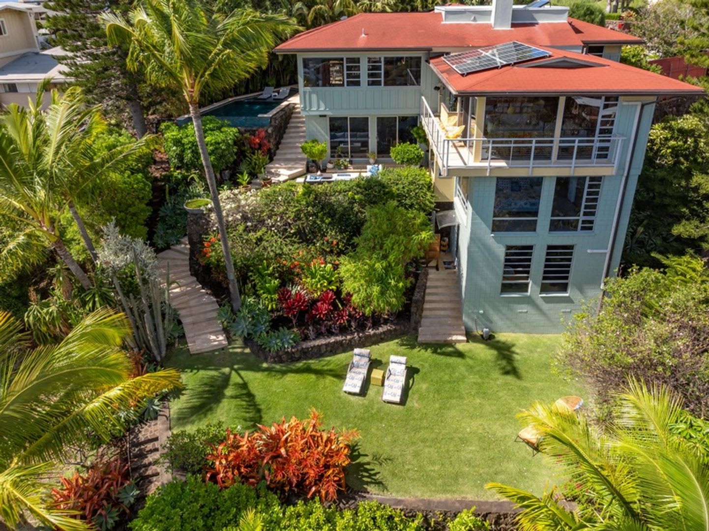 Kahala Hills Estate: Luxe Oceanview Villa w/ Infinity Pool, Gym & Views – photo 1