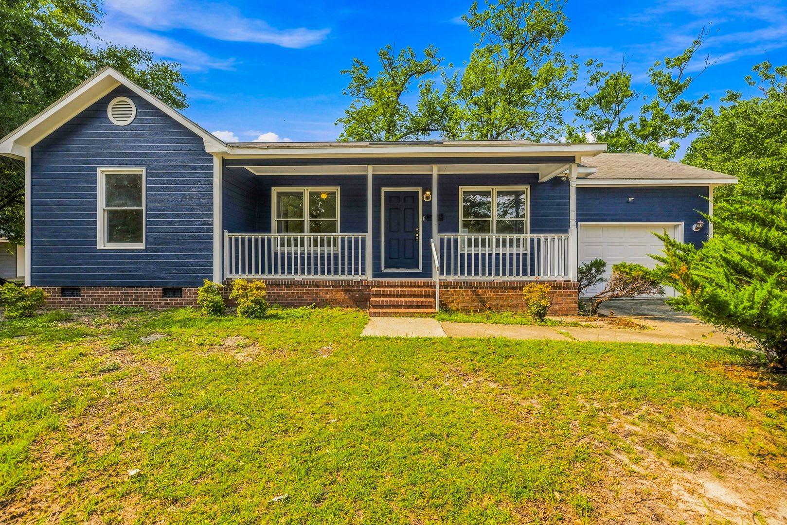 Cute Raeford House for Rent – photo 1 of 32