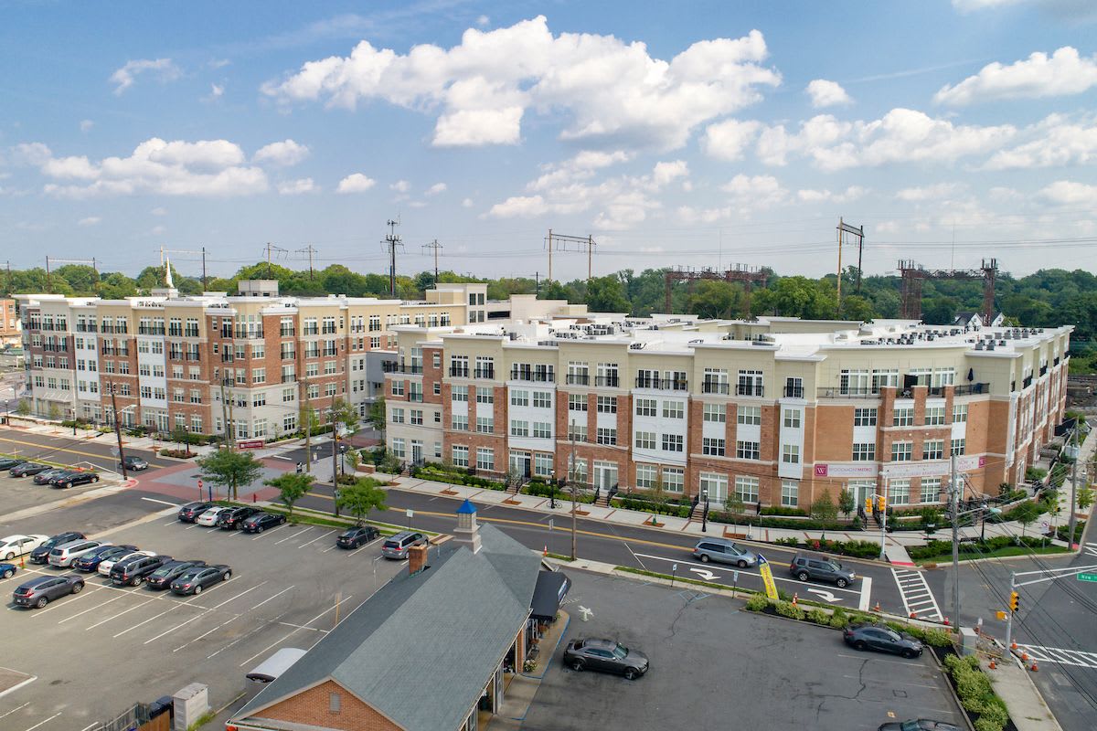 Woodmont Metro at Metuchen Station – photo 1 of 44