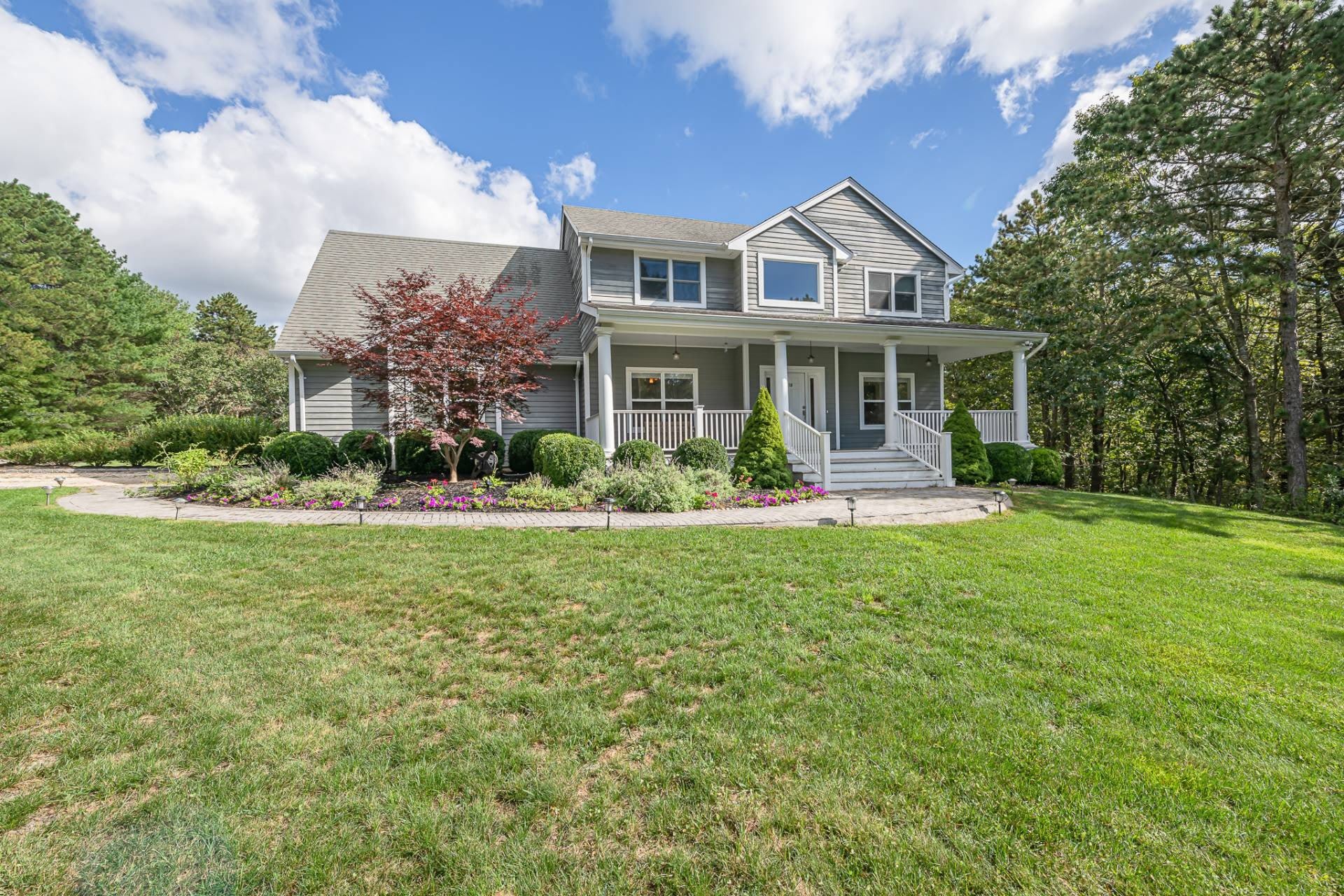 18 LAKESIDE LN – photo 1 of 22