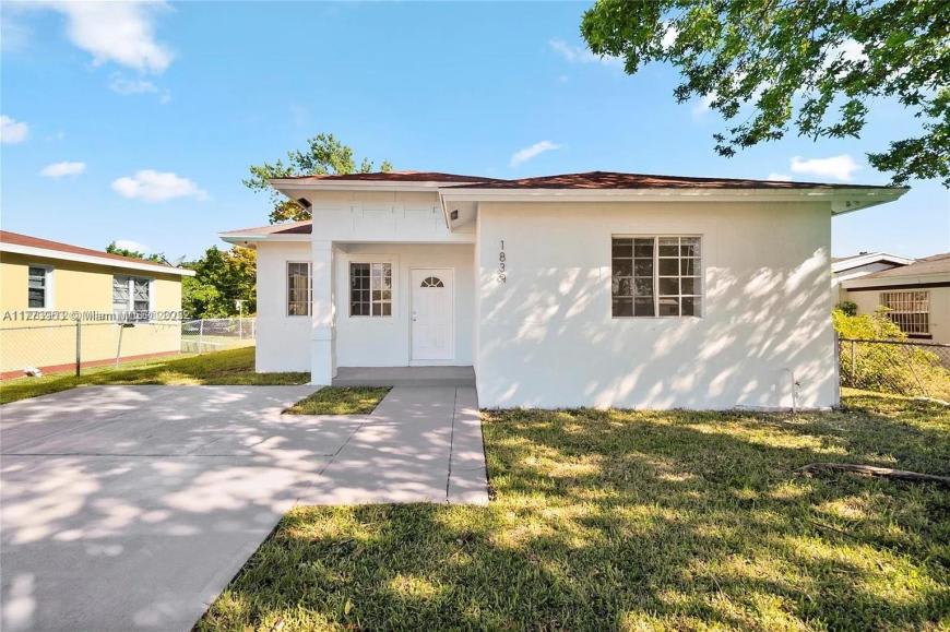 1839 NW 74th Ter – photo 1