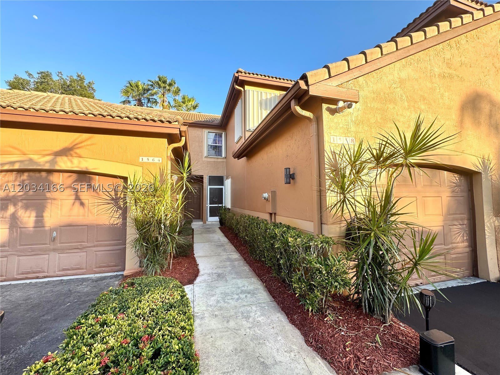 1564 Veracruz Ln – photo 1 of 17