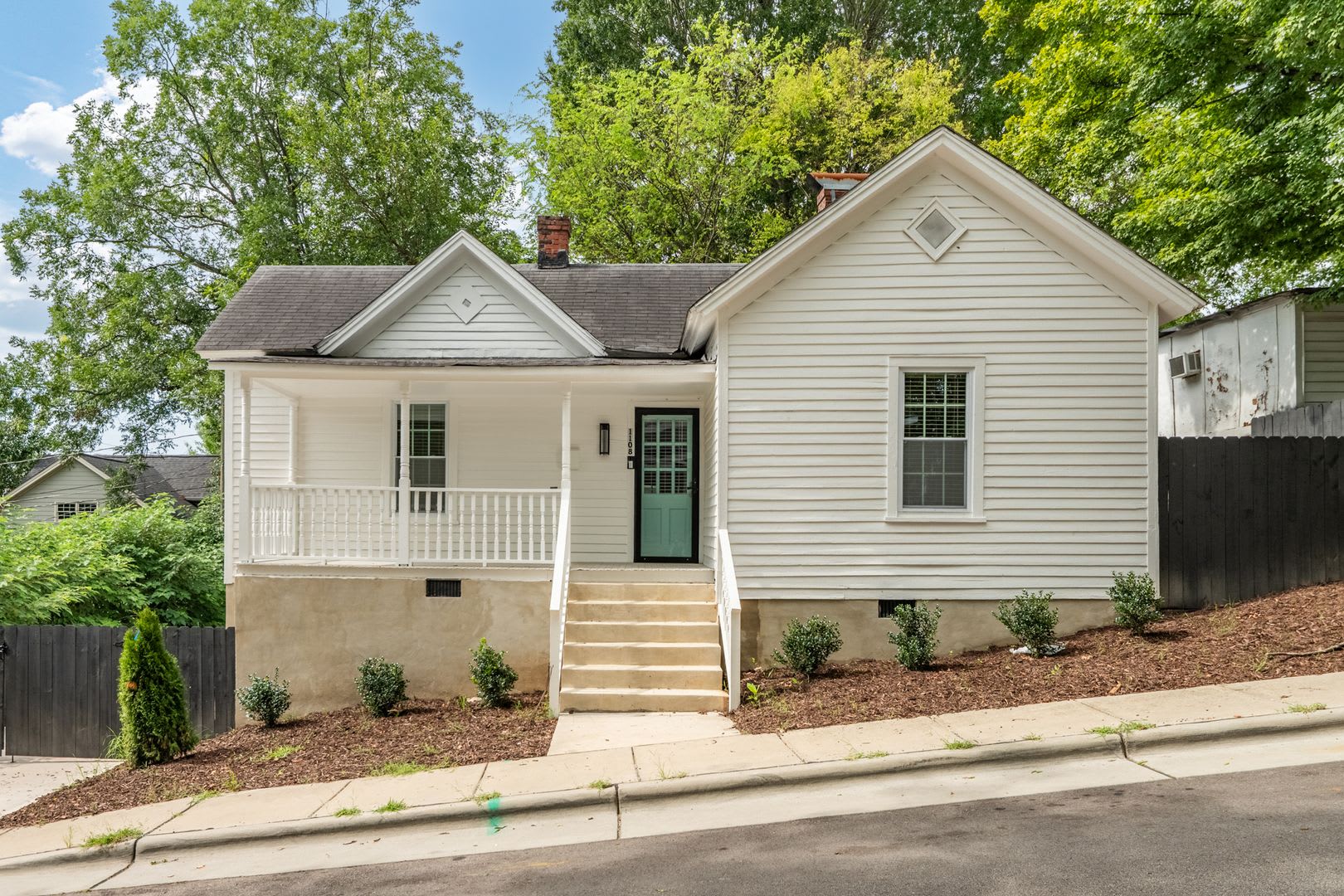 Charming 2 Bedroom 1 Bathroom Home Near Downtown Durham – photo 1