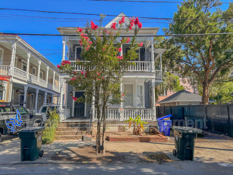 7 Bee Street – photo 1 of 240