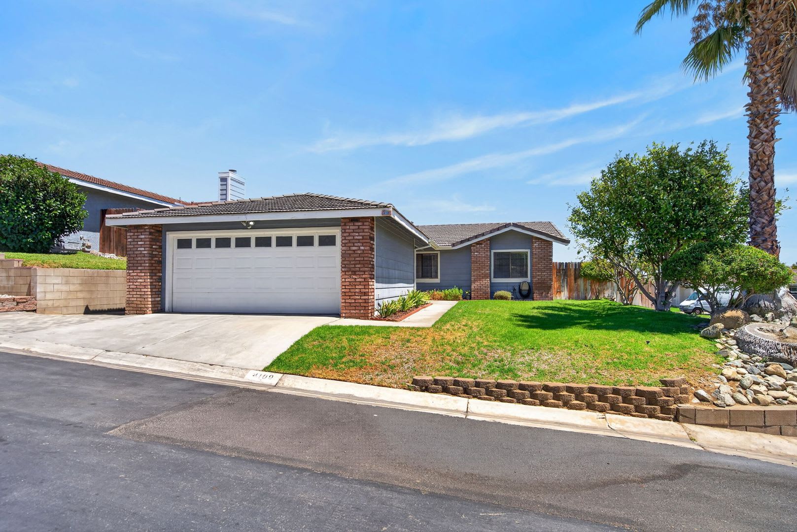 Charming Home Near Riverwalk Parkway – photo 1