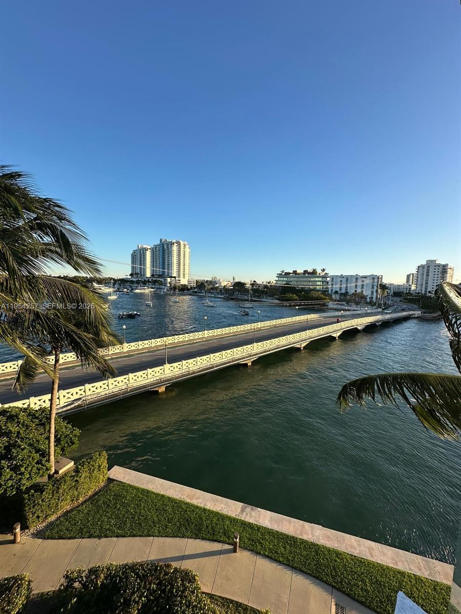 10 Venetian Way – photo 1