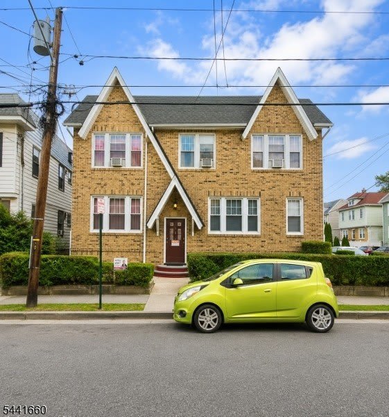 156 Carolina Ave – photo 1 of 10