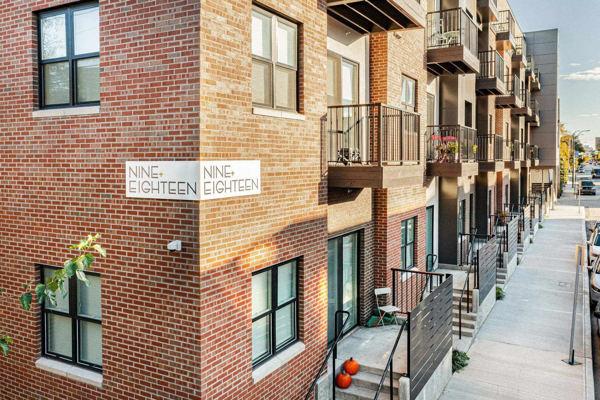 Nine Eighteen Apartments – photo 1