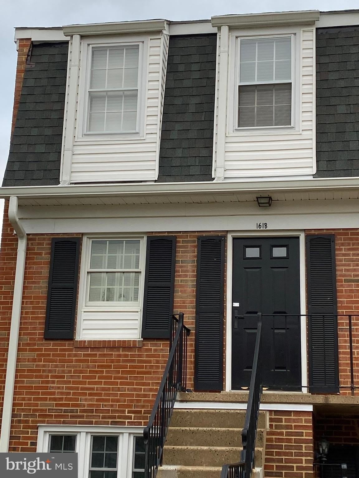 161-B LEEDS Court W – photo 1 of 9