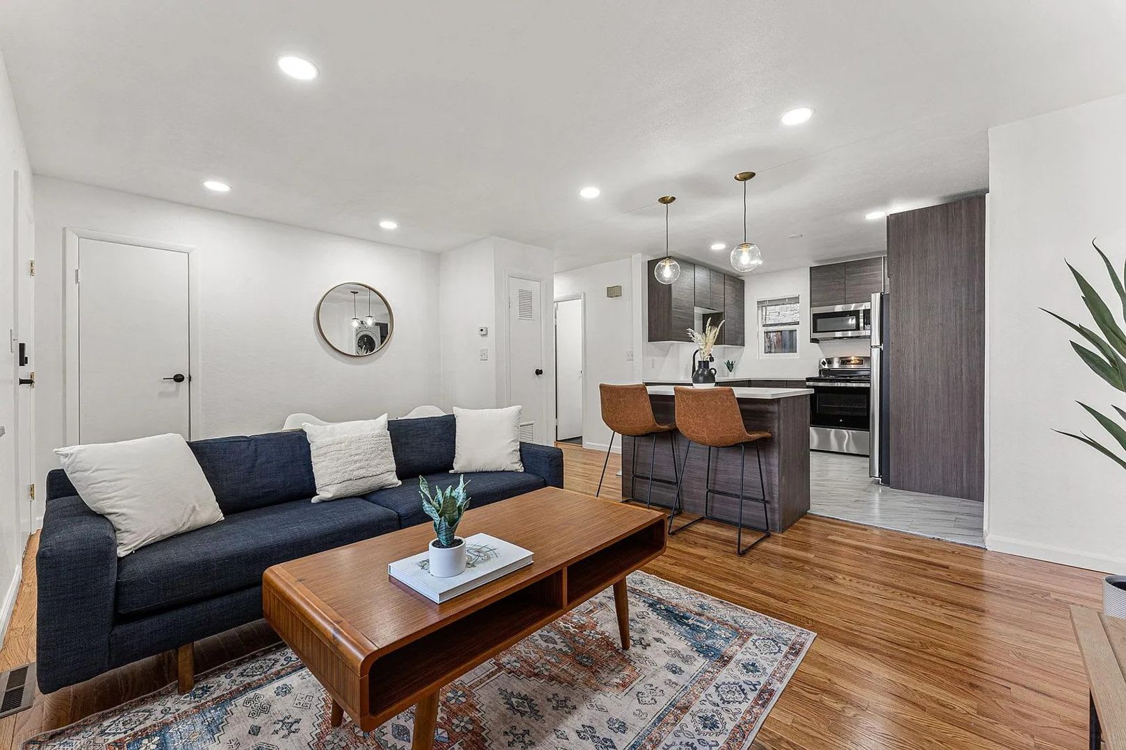 Fully Updated 2 Bedroom – photo 1