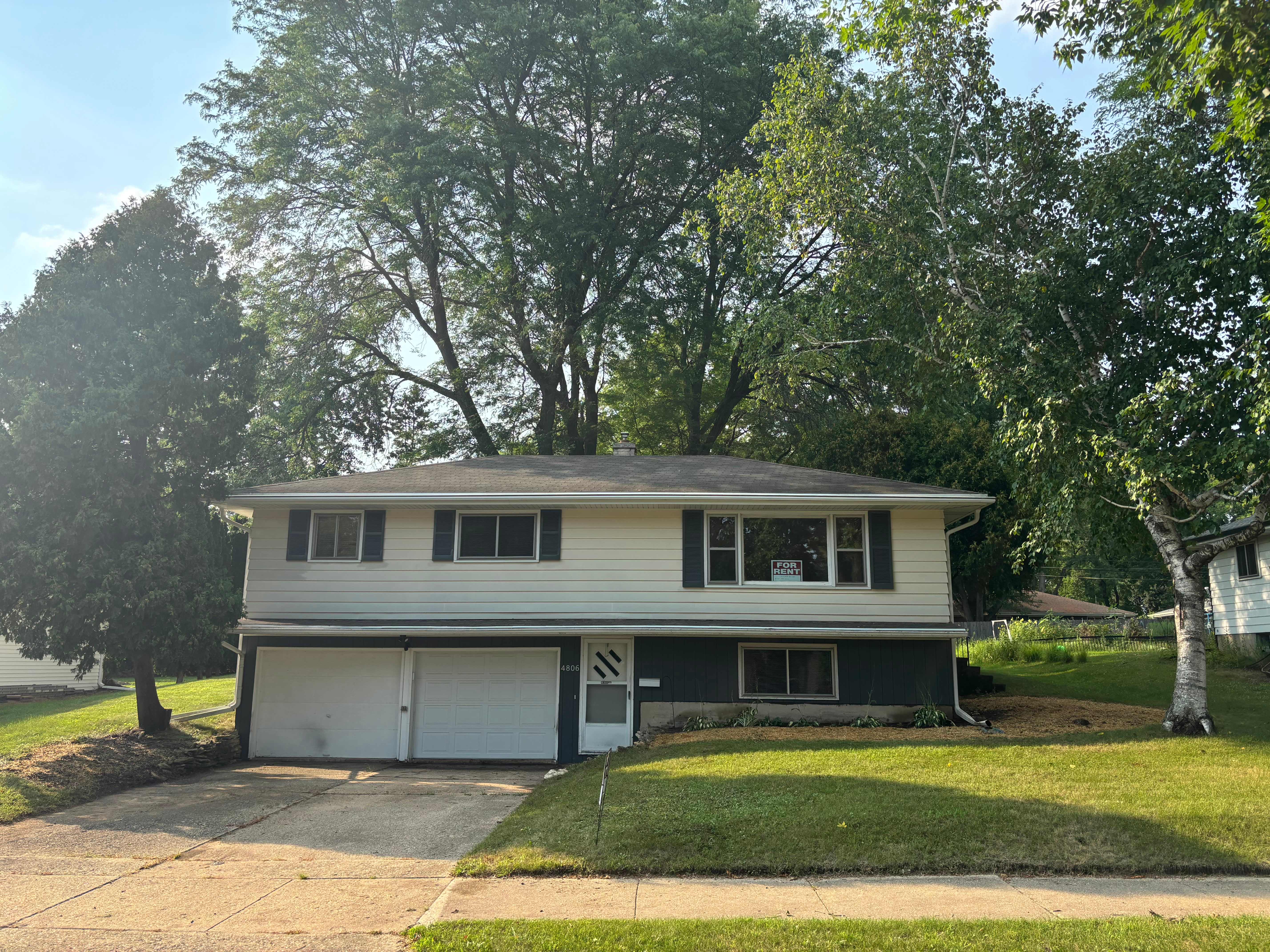 4806 Goldfinch Drive – photo 1