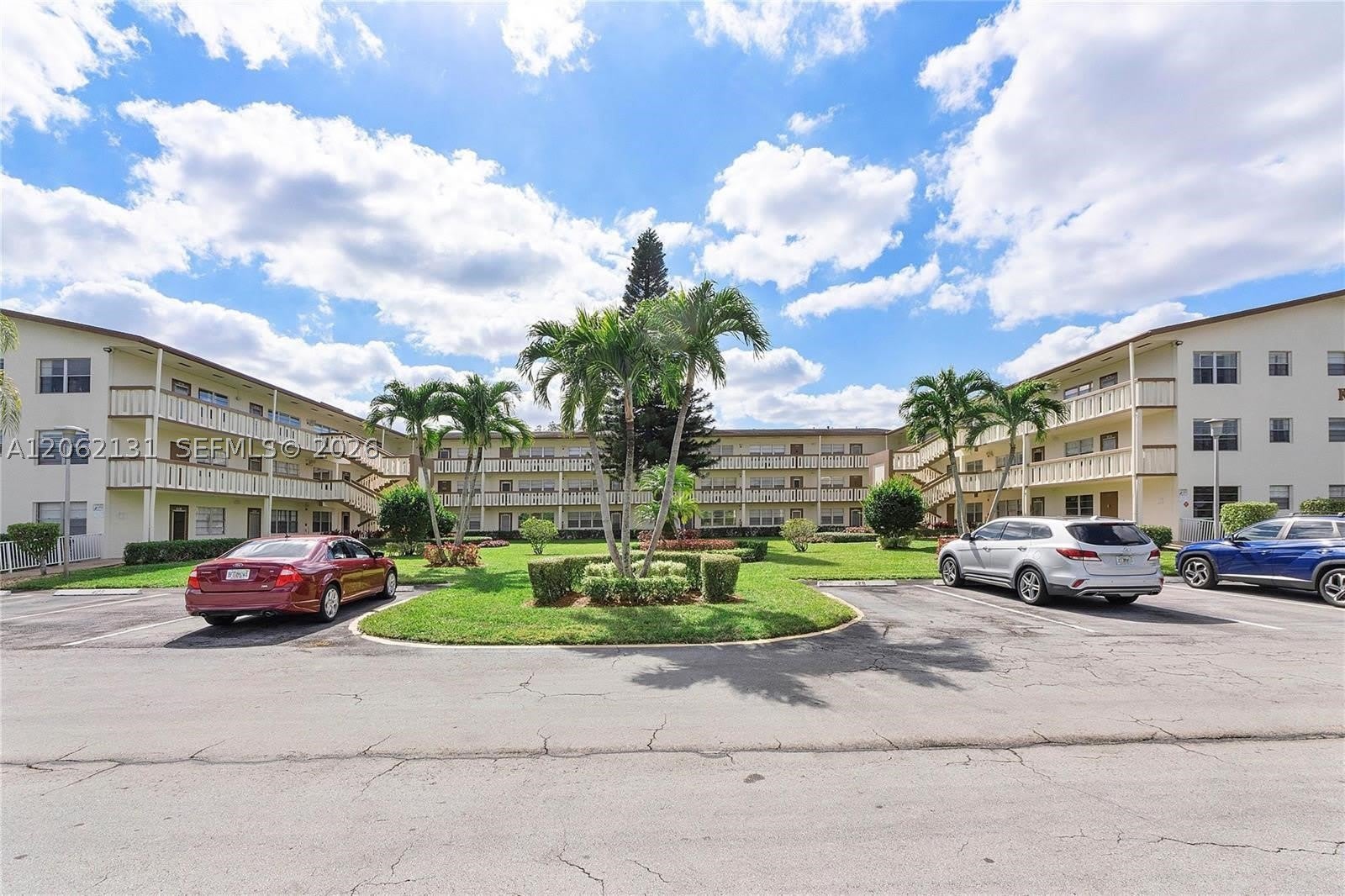 559 Mansfield N – photo 1