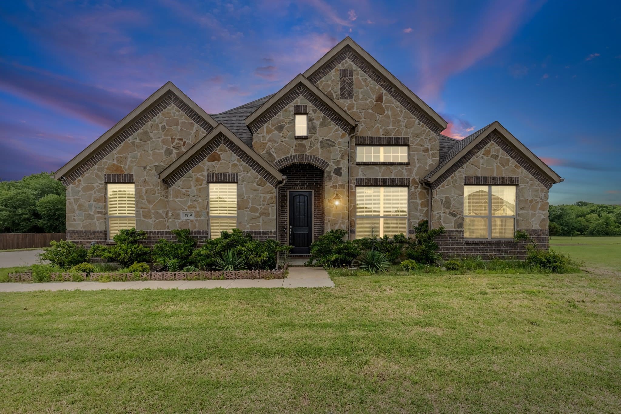 4919 Elizabeth Way – photo 1