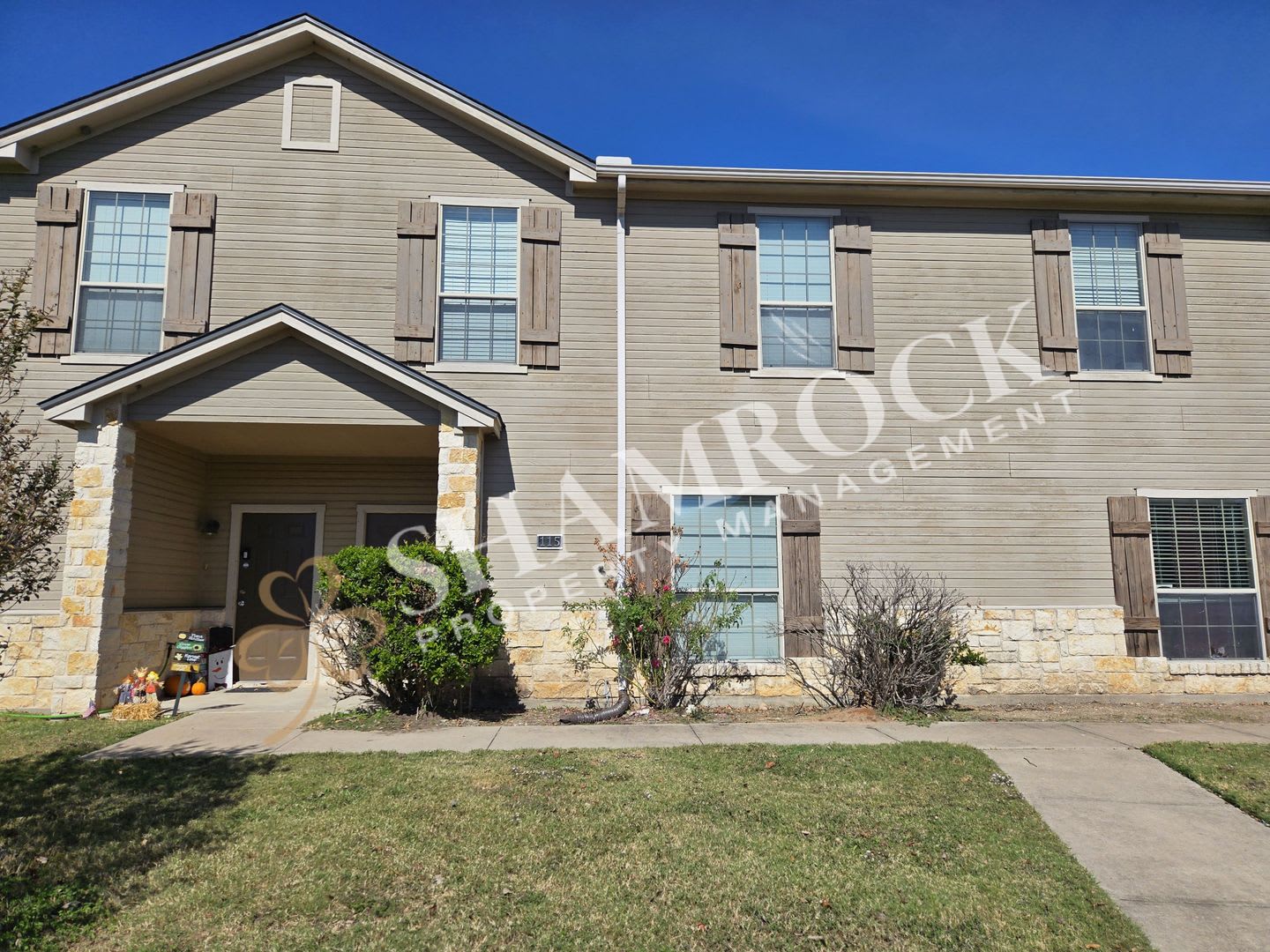 Robinson Townhome – photo 1 of 15
