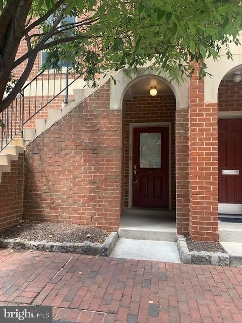 638 S CHARLES Street – photo 1