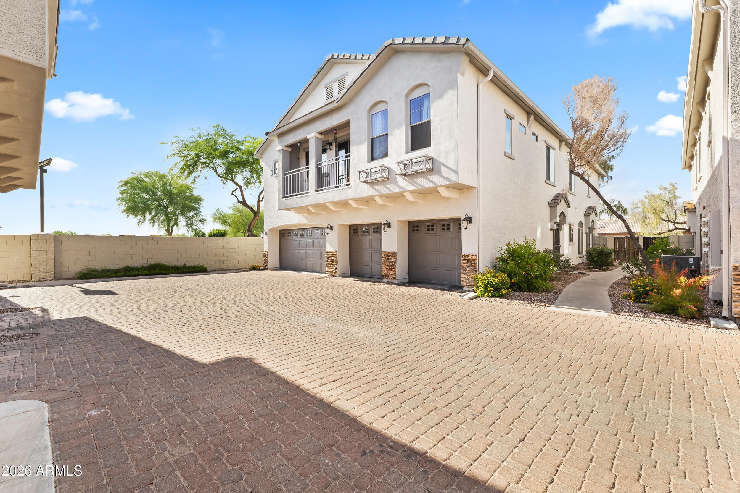 2150 E BELL Road – photo 1