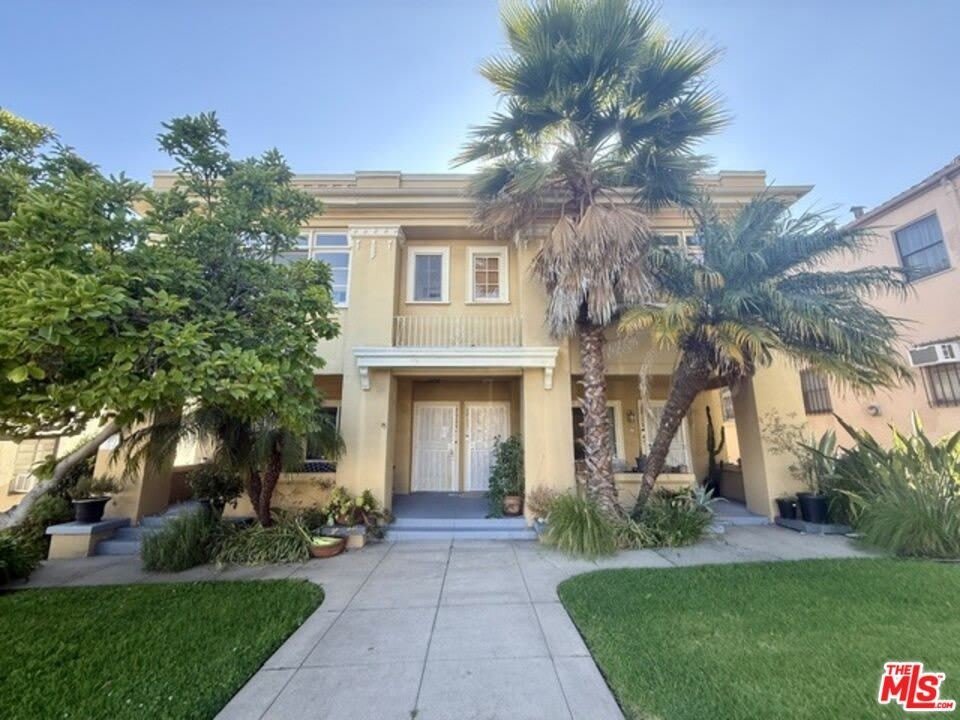 2011 N Vermont Ave – photo 1