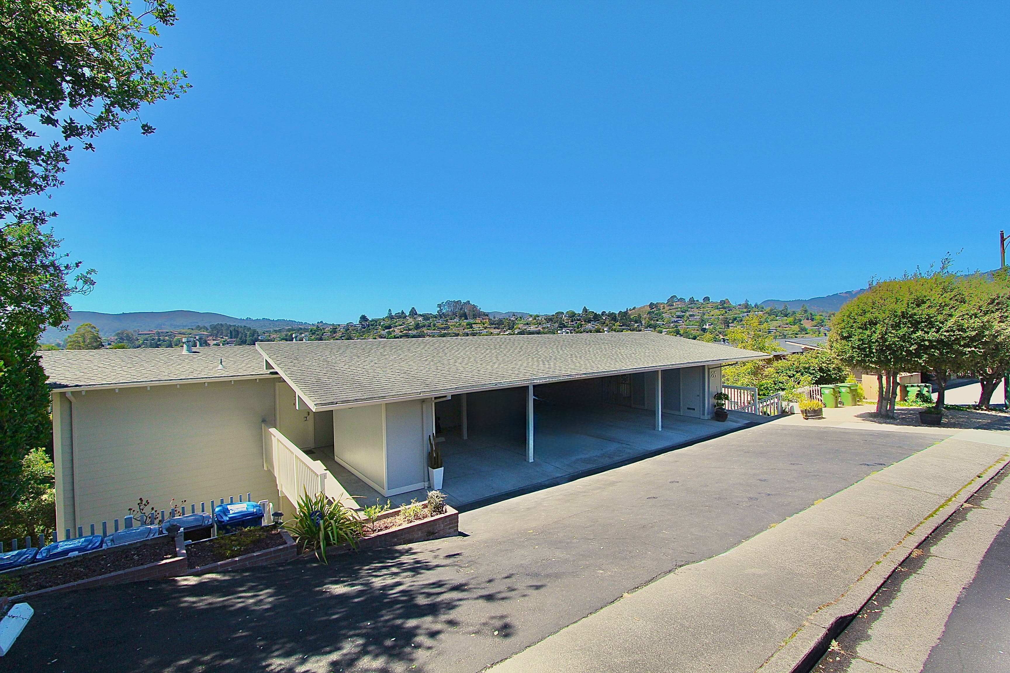 26 Circle Dr – photo 1 of 10