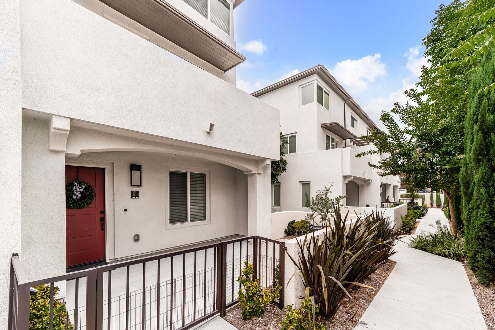 Beautiful Townhome – photo 1