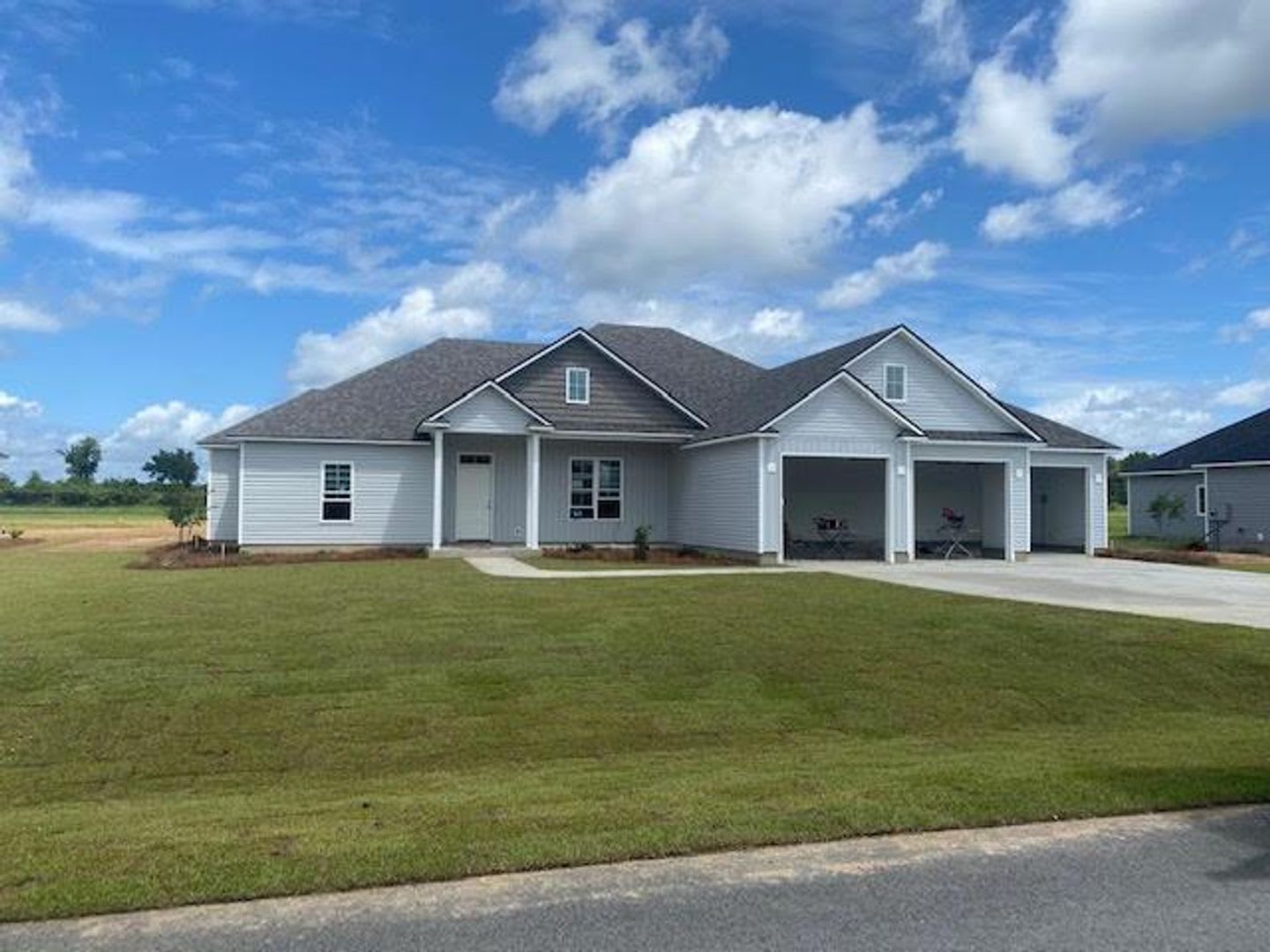 Luxurious Living: Spacious 4 Bedroom Home with 3-Car Garage and Pet-Friendly in Lakeland, GA – photo 1 of 24
