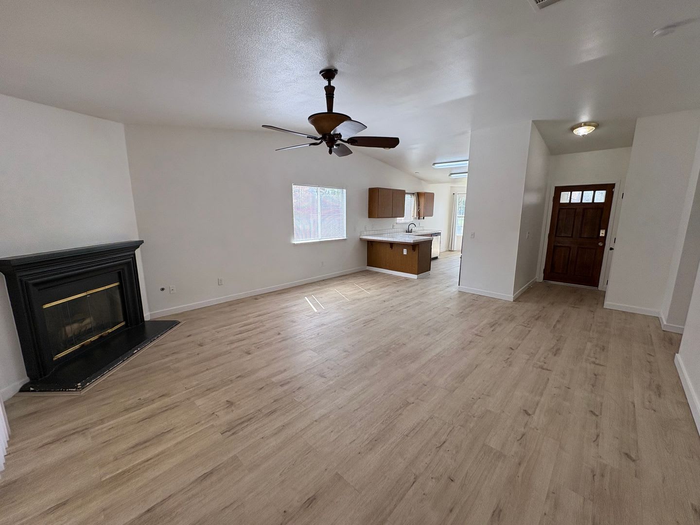 NW Visalia Home in Quiet Neighborhood for Rent Ready! – photo 1
