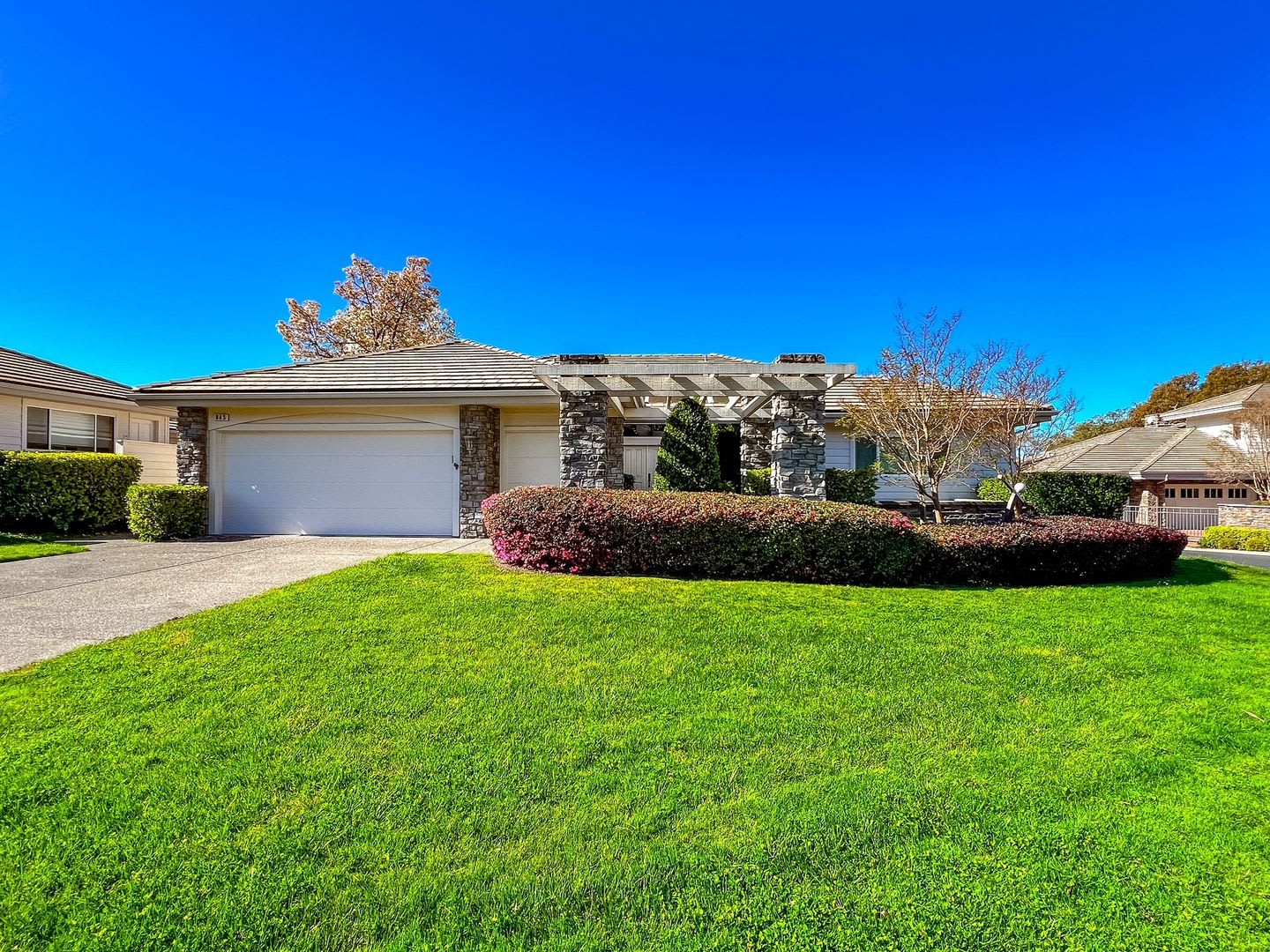 Luxury Living in one of Napa Valley's Most Prestigious Gated Commmunities – photo 1 of 43