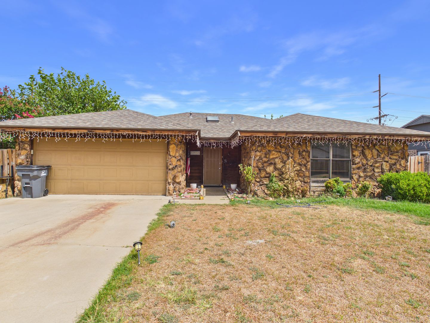 807 NW 68th St – photo 1